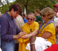 Blagojevich signing shirt